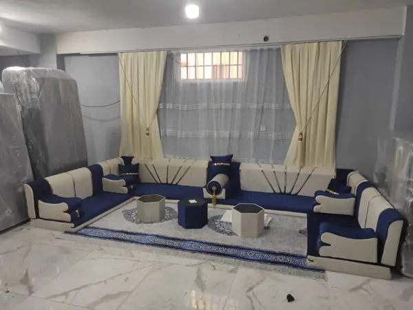طقم مجلس كامل بيج وكحلي مع ستائر فاتحة