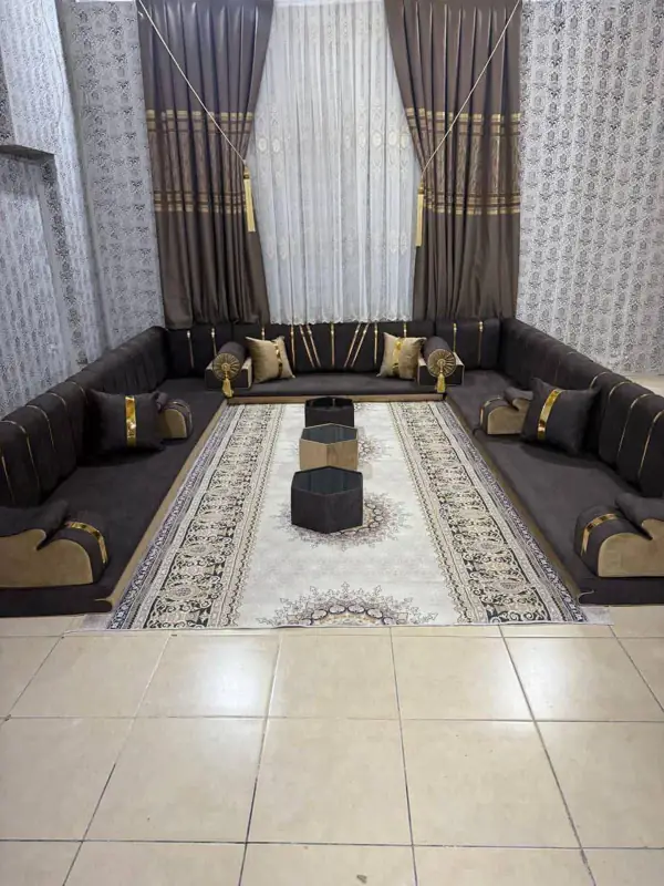 طقم مجلس كامل أسود مع ستائر